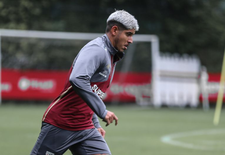 imagem da materia: Com futuro indefinido, Alan Franco pode assinar pré-contrato