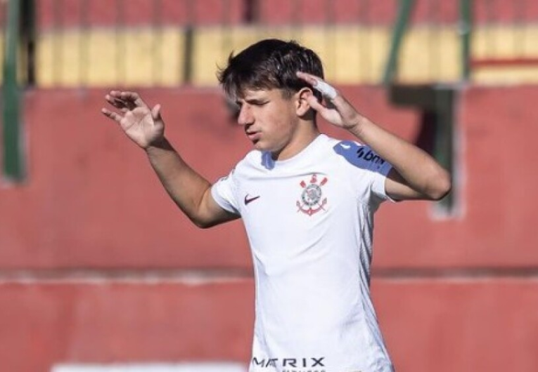 imagem da materia: Joia do Corinthians assina contrato profissional