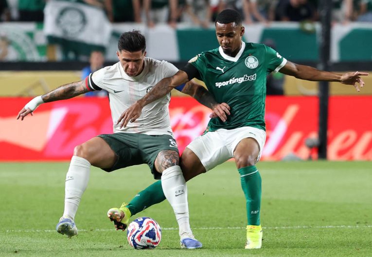 imagem da materia: Com gol contra no fim, Palmeiras é eliminado do Mundial