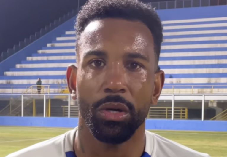 imagem da materia: Gabriel Vidal lamenta empate com o Porto Vitória