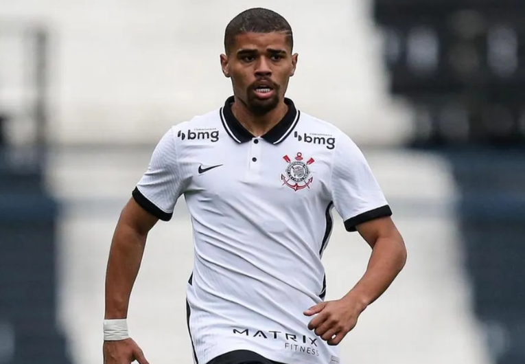 imagem da materia: Ex-lateral processa Corinthians e cobra R$ 5 milhões