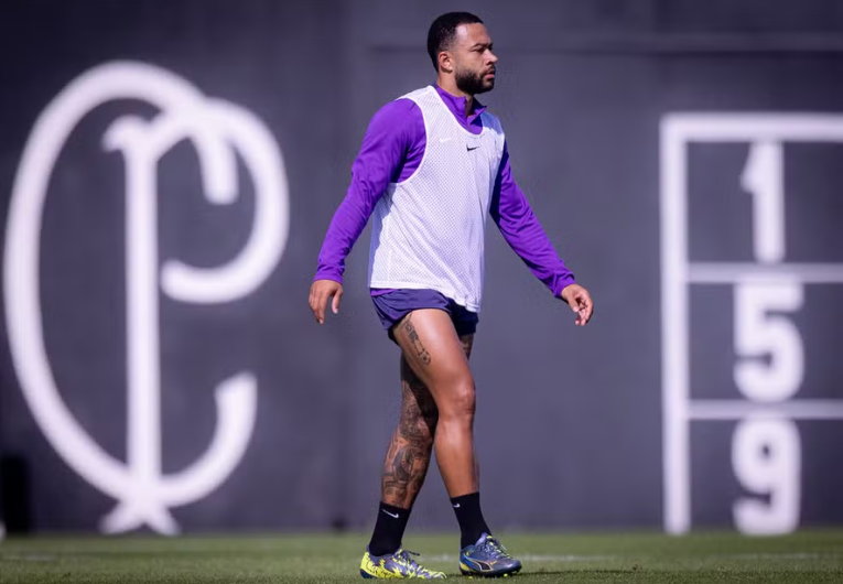 imagem da materia: Memphis se reúne com comissão técnica e treina como titular