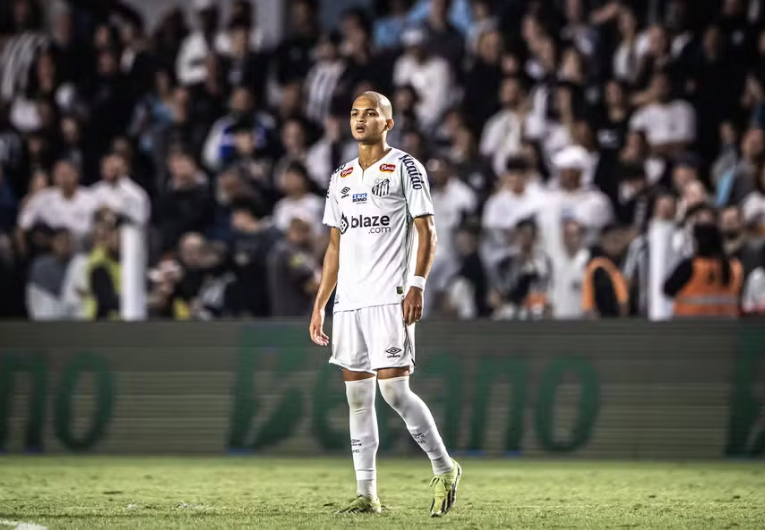 imagem da materia: Clube inglês faz proposta por promessa do Santos