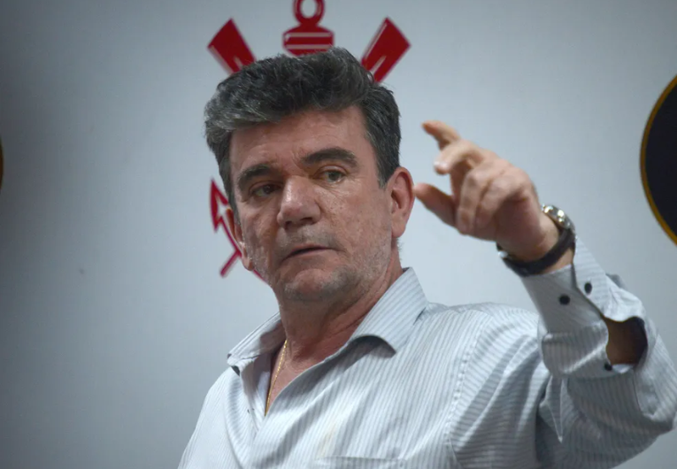 imagem da materia: Andrés admite gasto pessoal com cartão do Corinthians