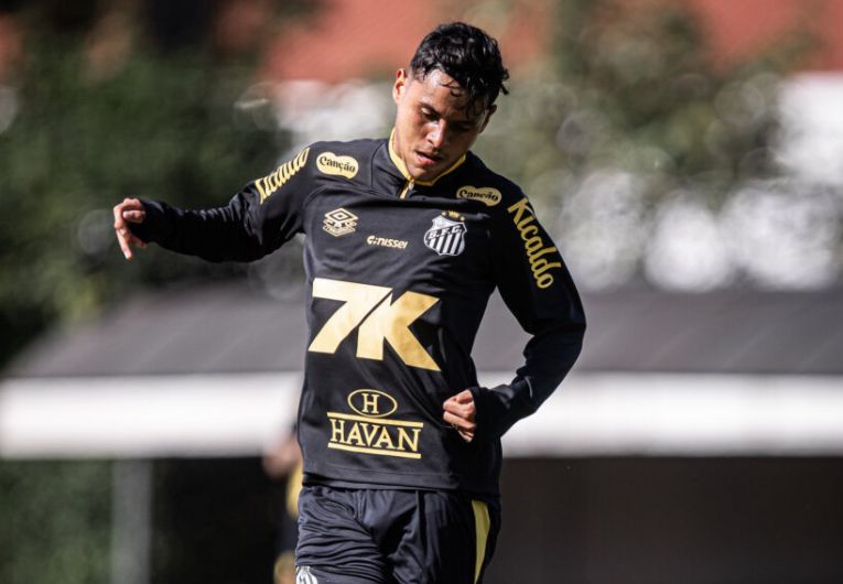 imagem da materia: Santos renova com o meia Hyan