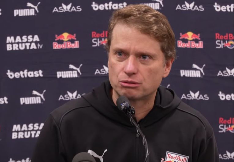 imagem da materia: Fernando Seabra comemora vitória contra o Corinthians