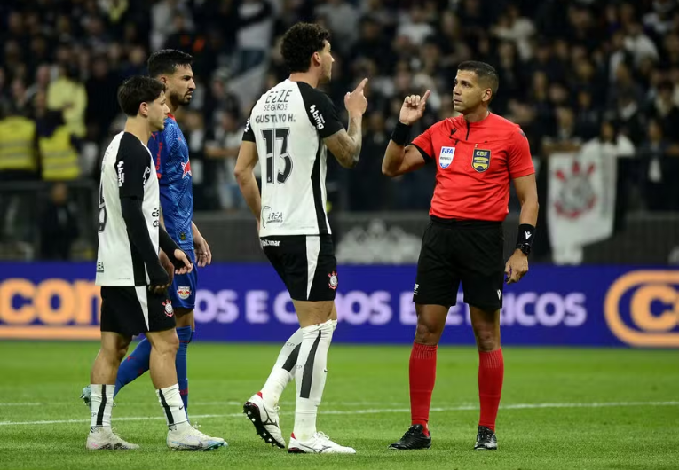 imagem da materia: Corinthians envia ofício contra arbitragem à CBF