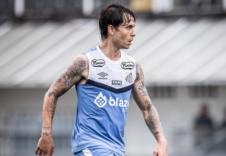 imagem da materia: Zanocelo volta ao Santos, mas tem futuro indefinido