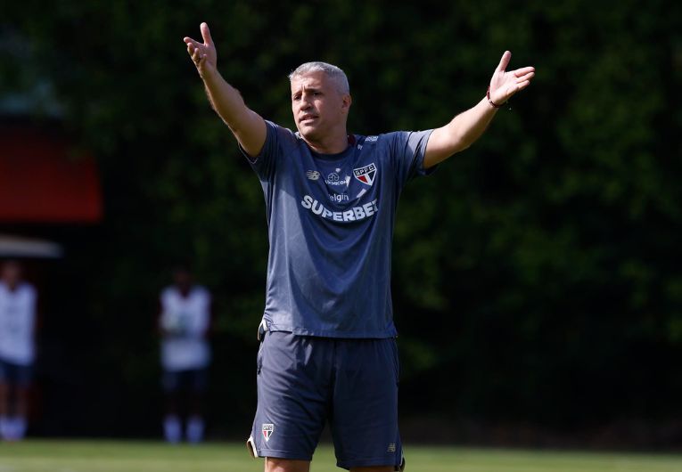 imagem da materia: Crespo busca 1ª vitória para evitar crise no São Paulo