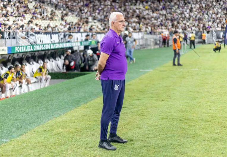 imagem da materia: Dorival comemora, mas cobra: “Pontuação aquém do necessário”