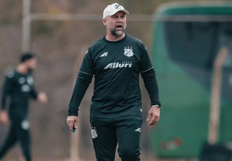 imagem da materia: Ademir Fesan esclarece o objetivo da Inter em 2025
