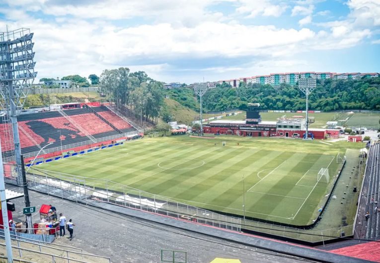 imagem da materia: Vitória x Bragantino: onde assistir, escalações e palpites