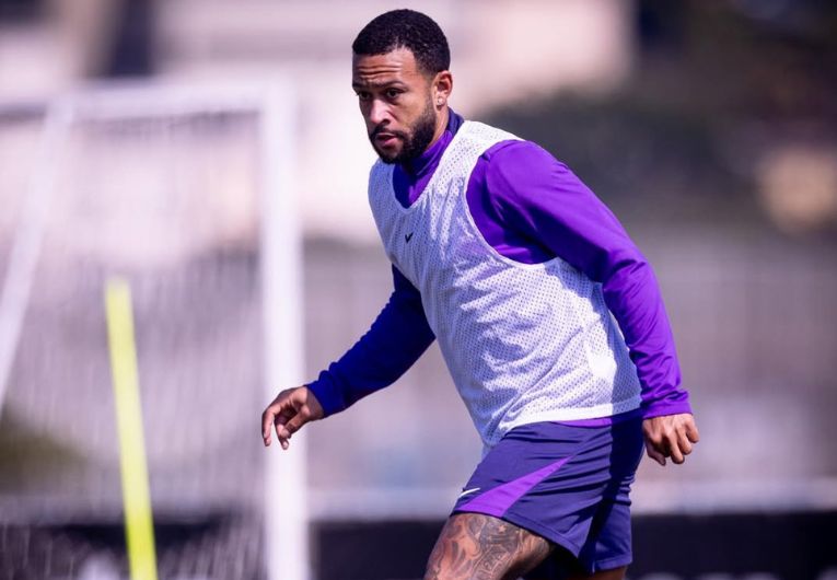 imagem da materia: Com Depay, Corinthians está pronto para o Majestoso