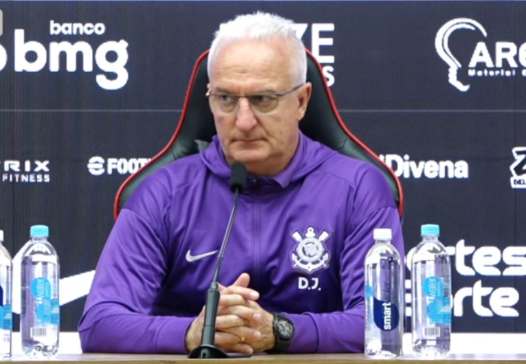 imagem da materia: Dorival critica postura do Corinthians: