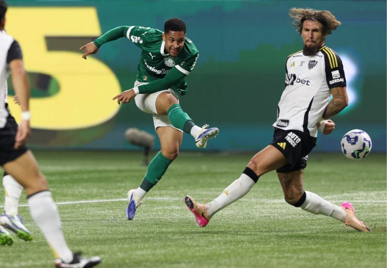 imagem da materia: Palmeiras domina Atlético-MG e volta a vencer no Brasileiro