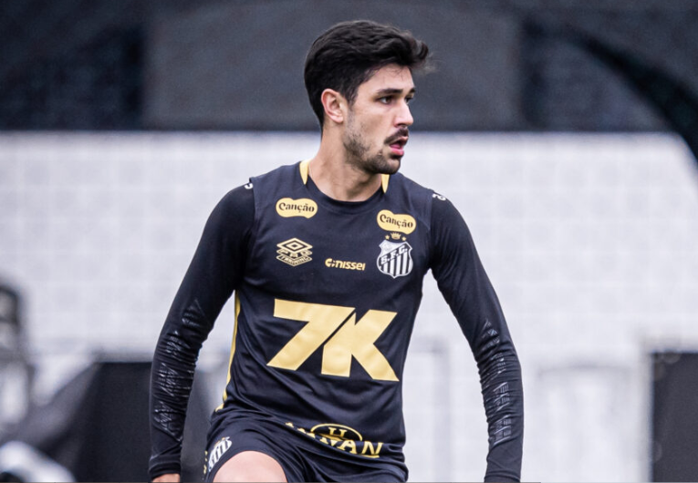 imagem da materia: Santos deve ter mudanças na defesa e no meio-campo