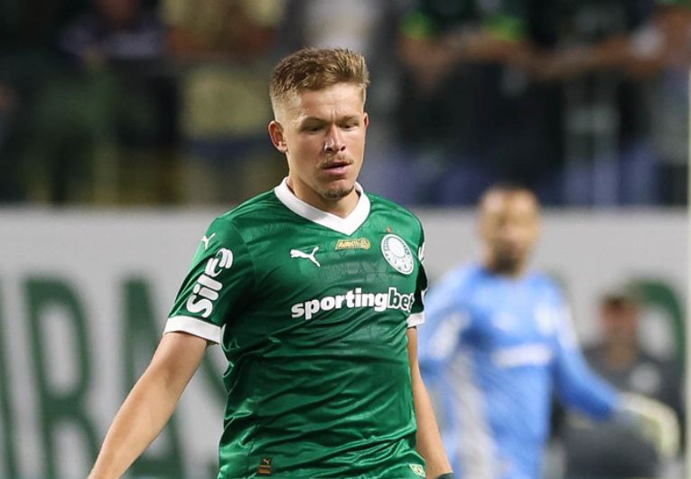 imagem da materia: Em alta no Verdão, Bruno Fuchs vira desfalque contra o Flu