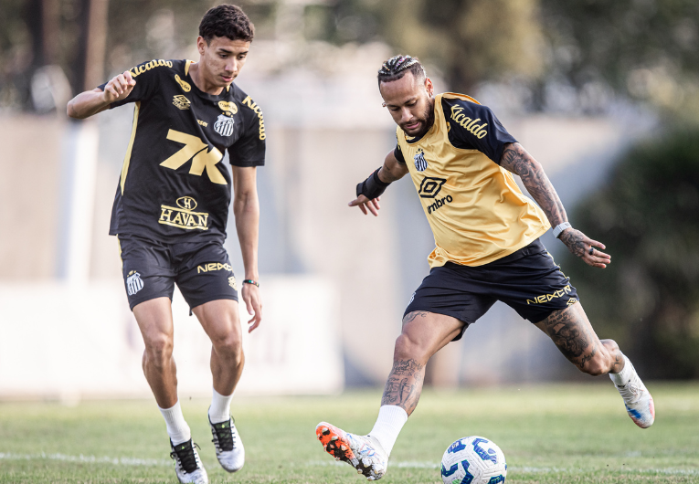 imagem da materia: Cleber Xavier recua Neymar para duelo contra o Inter