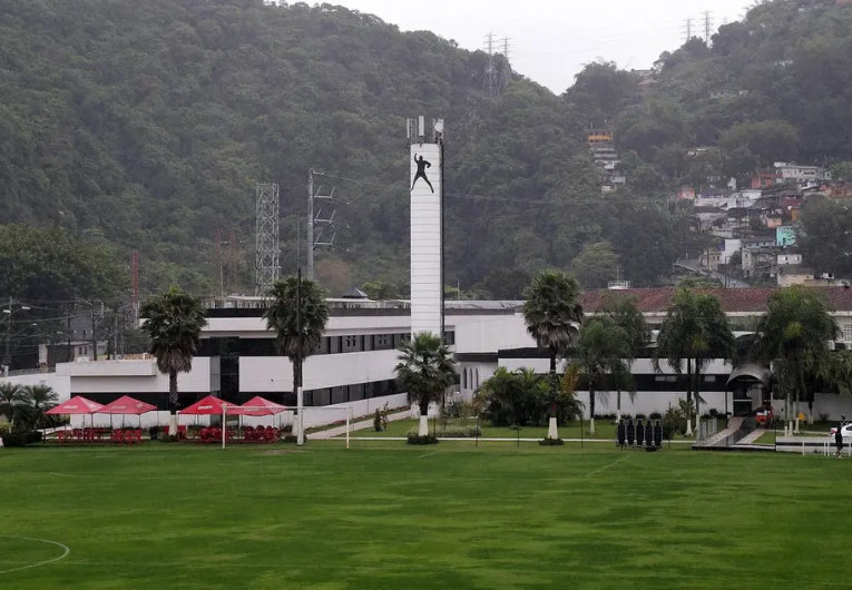 imagem da materia: CT Rei Pelé será leiloado com prioridade ao Santos