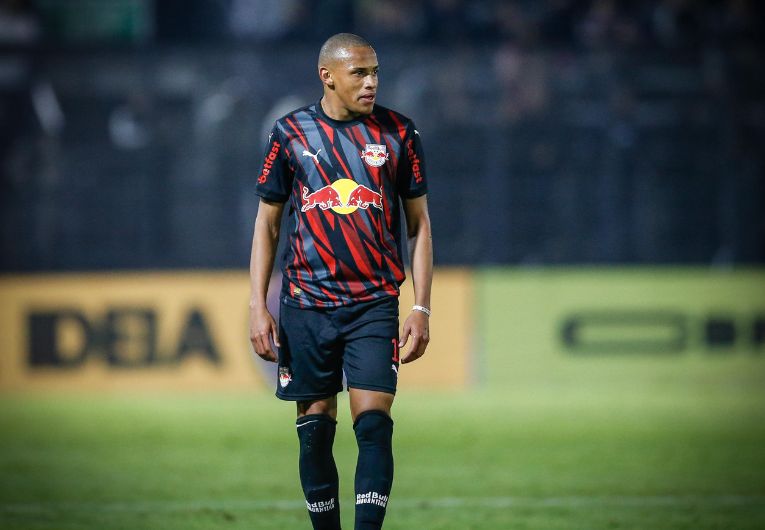 imagem da materia: Bragantino oscila no Brasileirão e se distancia da liderança