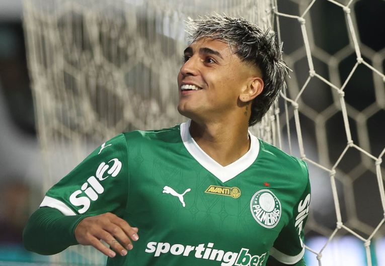 imagem da materia: Com gol logo no início, Palmeiras derrota o Grêmio