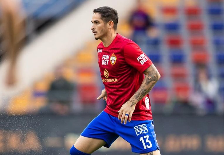 imagem da materia: Palmeiras tem negociações avançadas com o lateral Khellven