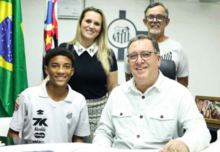 imagem da materia: Santos renova com Robinho Jr
