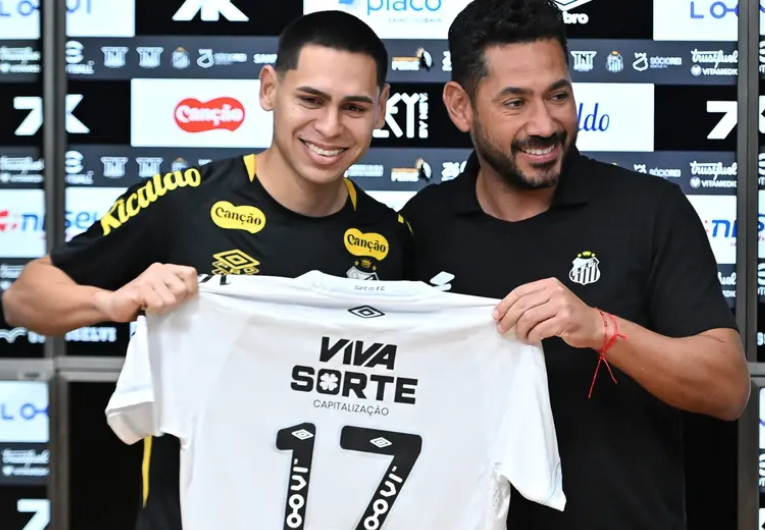 imagem da materia: Santos apresenta Caballero, atacante paraguaio