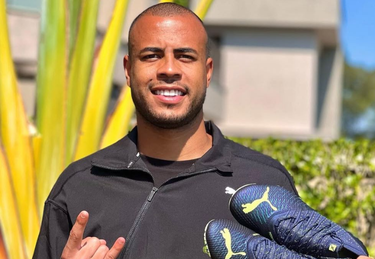 imagem da materia: Mayke vai ao CT Rei Pelé e realiza exames médicos