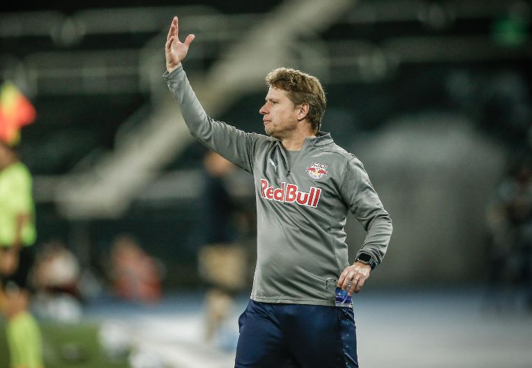 imagem da materia: Fernando Seabra comenta sobre busca por reforços