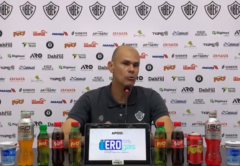 imagem da materia: Toth destaca melhora técnica e defende construção ofensiva