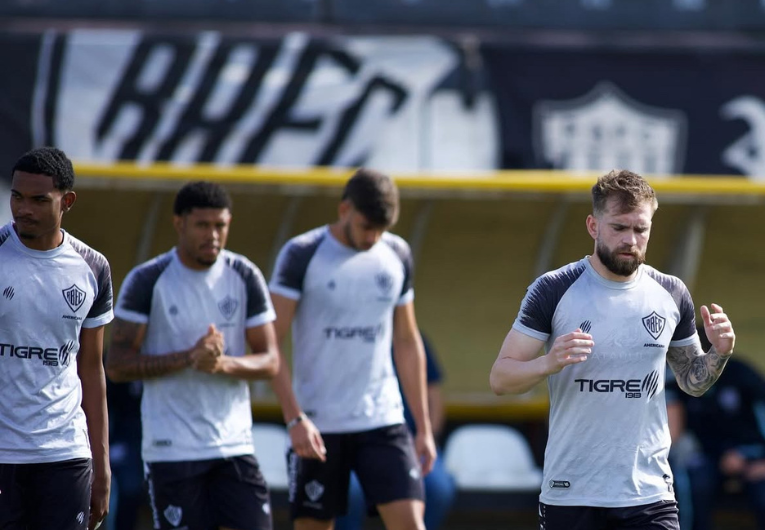 imagem da materia: Toth assume culpa por seca de gols e cobra reação