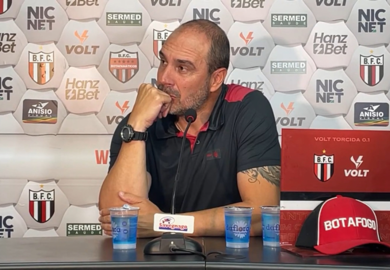 imagem da materia: Allan Aal vê oscilação natural e defende confiança no grupo