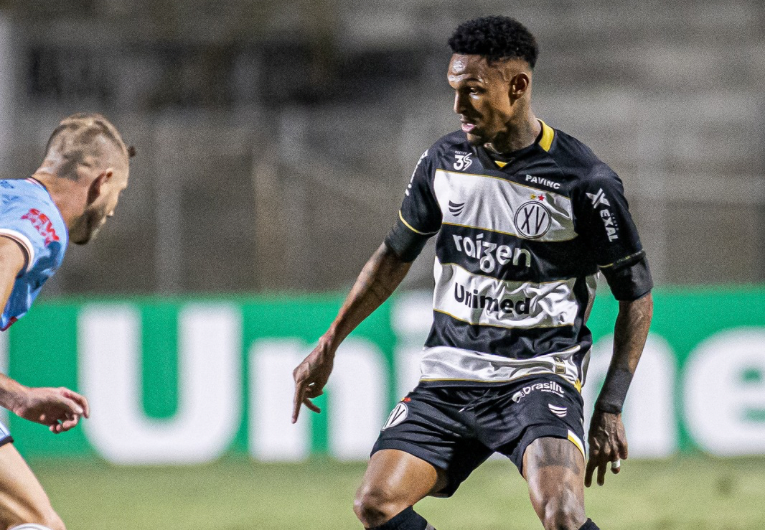 imagem da materia: David Ribeiro cresce na temporada e ganha elogios de Egert