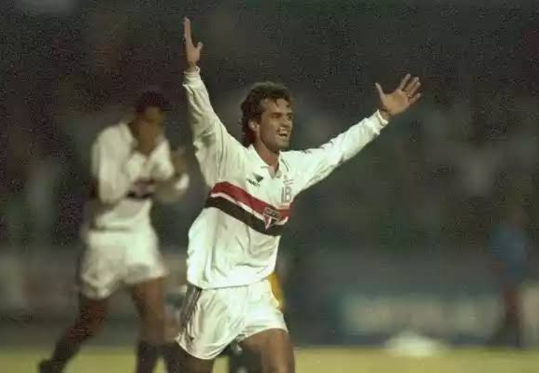 imagem da materia: Palhinha celebra Legends e pede