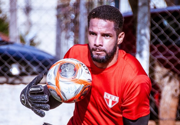 imagem da materia: Dudu Sales elogia goleiro Jackson: “Partida impecável”