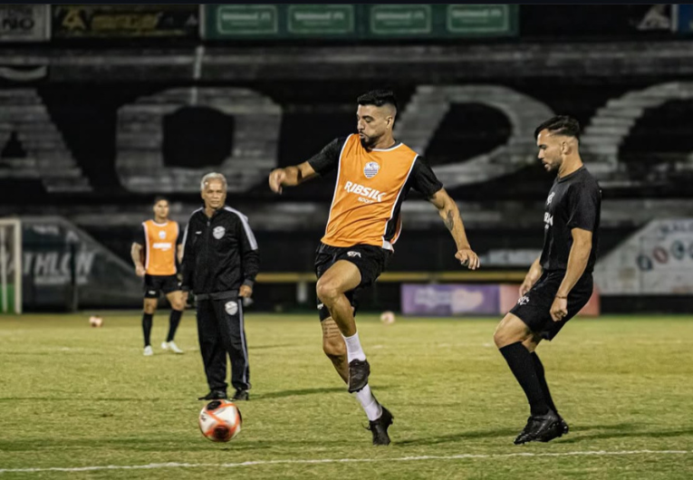imagem da materia: Roberval vê legado nos clubes por onde passou
