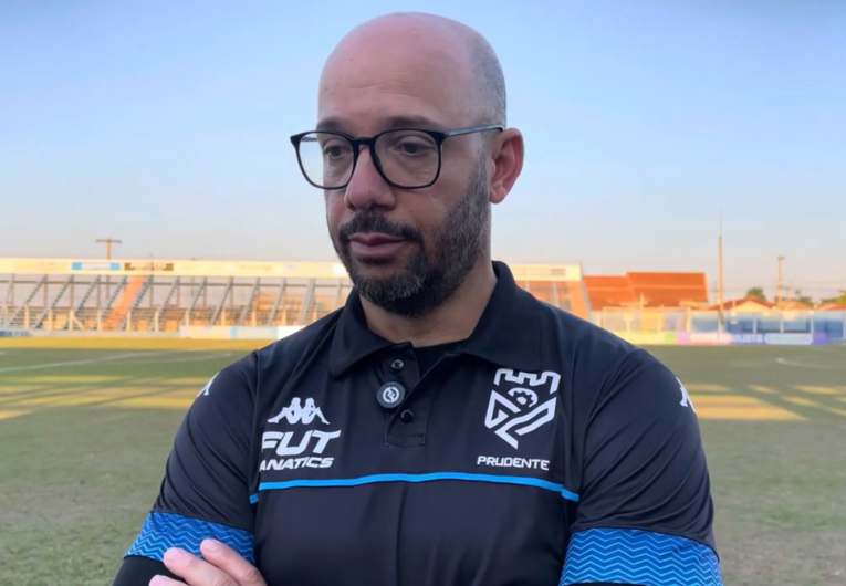 imagem da materia: Fora de casa, Rogério cobra mais calma no ataque