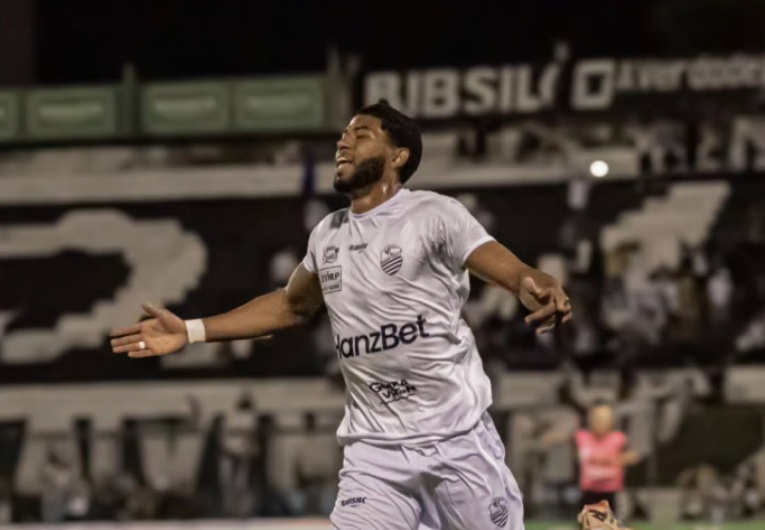 imagem da materia: Felipe decide e Comercial vence clássico por 1 a 0
