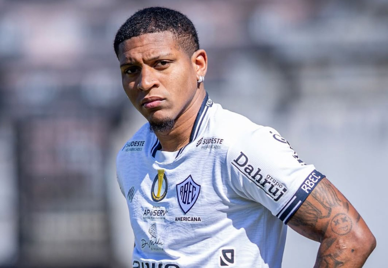 imagem da materia: Rio Branco anuncia atacante com passagem pela Europa