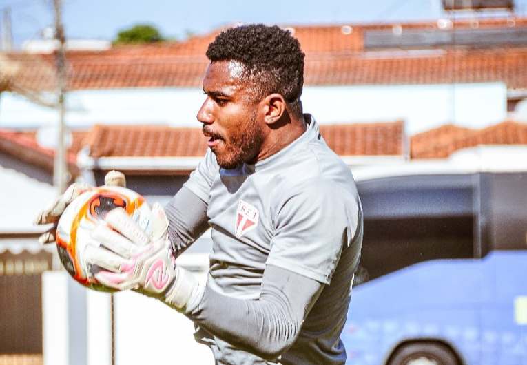 imagem da materia: Itapirense enfrenta Botafogo com reforço e buscando melhora