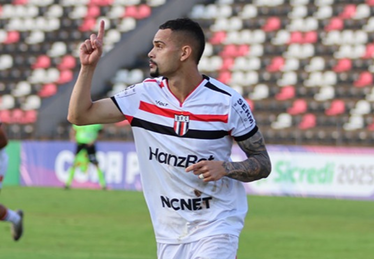 imagem da materia: Botafogo vence e sai da lanterna na estreia de Régis Angeli