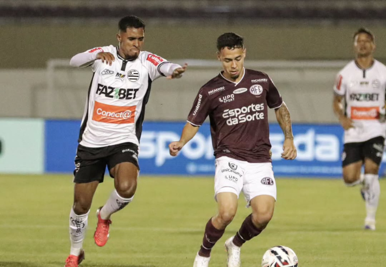 imagem da materia: Athletic vence a Ferroviária em jogo com quatro expulsões