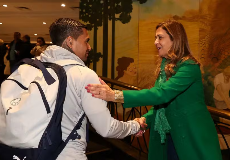 imagem da materia: Leila vibra a punição de Dudu que não enfrentará o Palmeiras