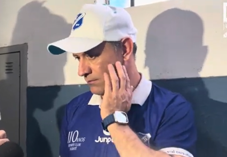 imagem da materia: Rogério exige reação do elenco e analisa derrota no clássico