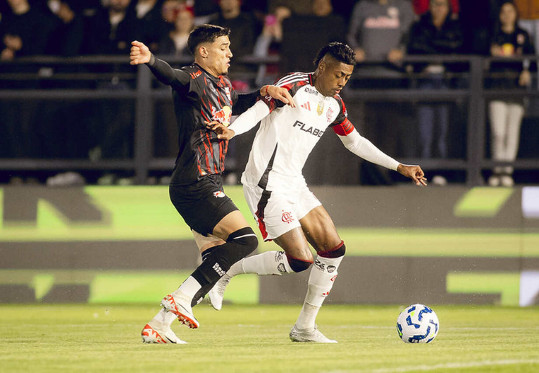 imagem da materia: Bragantino leva virada do Flamengo e se afasta da liderança
