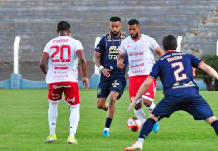 imagem da materia: Noroeste se complica na tabela após derrota para o Grêmio