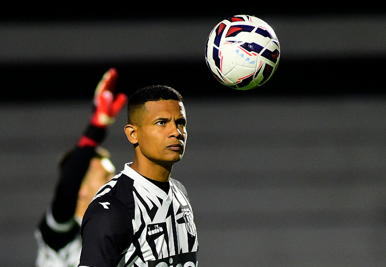 imagem da materia: Diogo Silva lidera defesa da Ponte Preta na Série C
