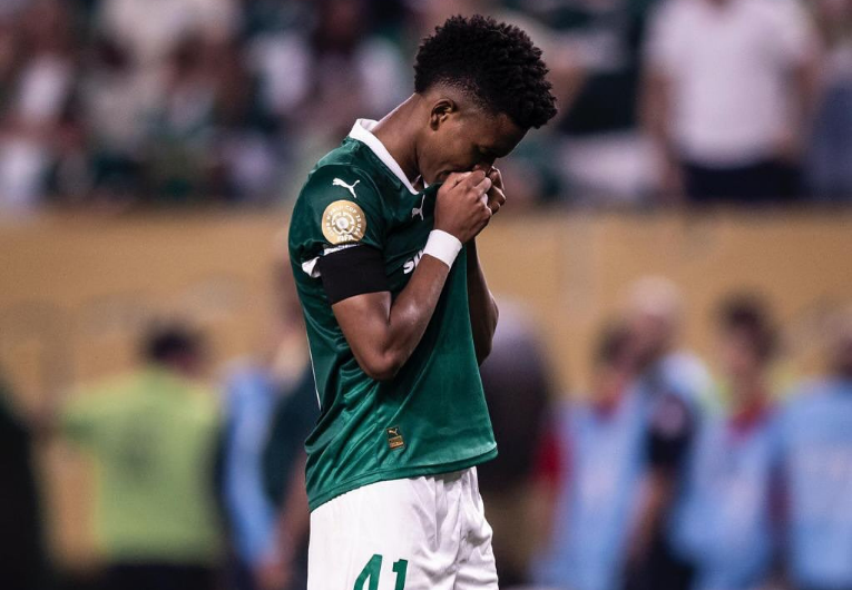 imagem da materia: Estêvão se despede do Palmeiras nas redes sociais