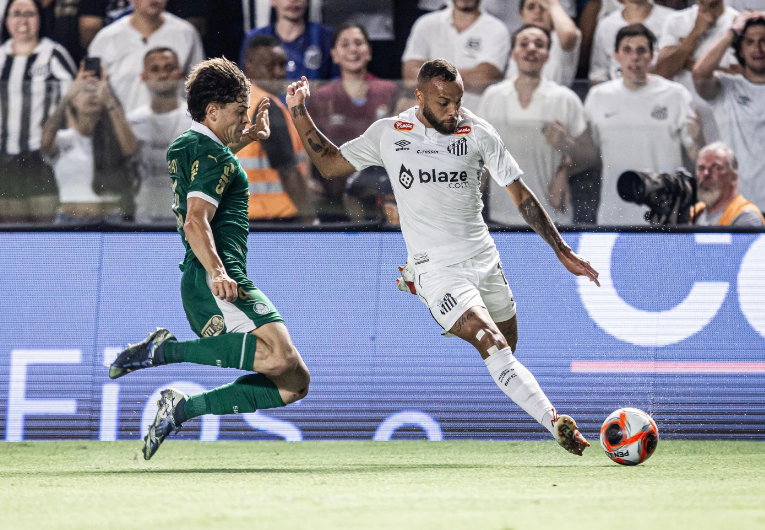 imagem da materia: Santos e Palmeiras seguem com volta adiada no Brasileiro